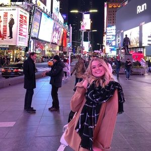 Meet your Posher, Anna